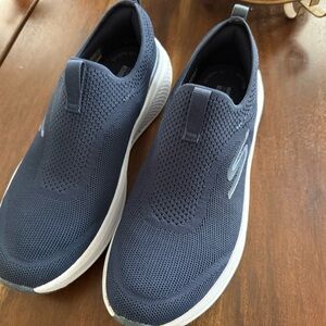 Skechers Woman’s in Navy Blue Slip-On Sneakers
